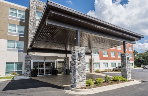 Commerce Hotel | Holiday Inn Express & Suites Commerce by IHG