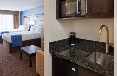Quad Cities Hotel | Holiday Inn Express & Suites Davenport by IHG