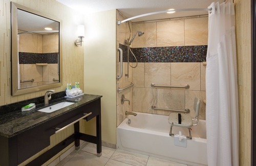 Quad Cities Hotel | Holiday Inn Express & Suites Davenport by IHG