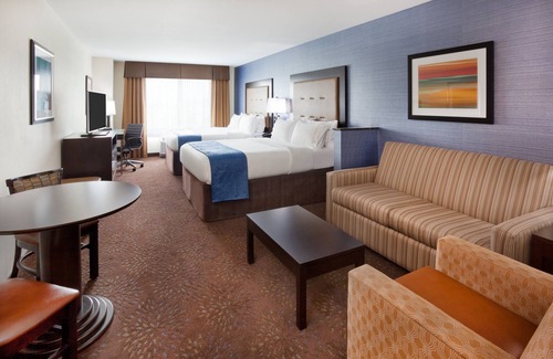 Quad Cities Hotel | Holiday Inn Express & Suites Davenport by IHG