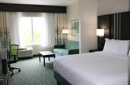 Flat Rock Hotel | Holiday Inn Express & Suites - Hendersonville SE - Flat Rock by IHG