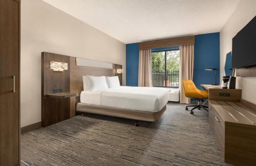 Greenville Downtown Hotel | Holiday Inn Express & Suites Greenville-Downtown by IHG