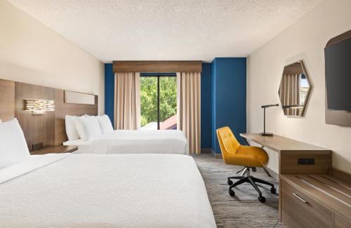 Greenville Downtown Hotel | Holiday Inn Express & Suites Greenville-Downtown by IHG