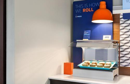 Greenville Downtown Hotel | Holiday Inn Express & Suites Greenville-Downtown by IHG