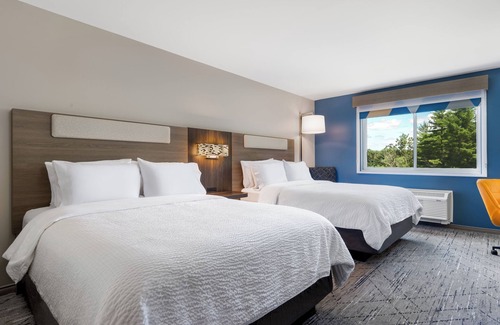 Pittsfield Hotel | Holiday Inn Express & Suites Pittsfield - Berkshires by IHG