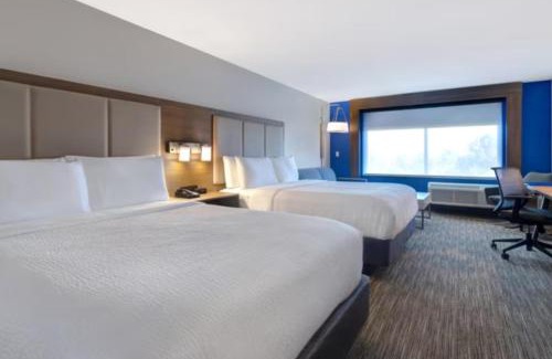 Dearborn Hotel | Holiday Inn Express & Suites - Detroit - Dearborn by IHG