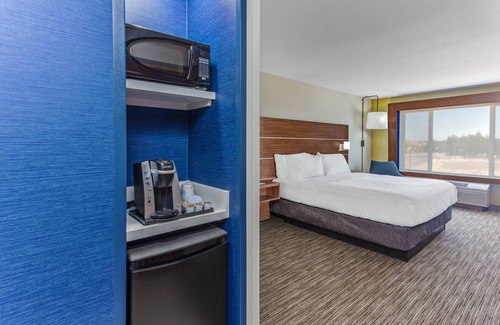 Laguna West-Lakeside Hotel | Holiday Inn Express & Suites Elk Grove West I-5 by IHG