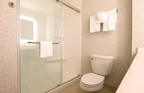 Gaylord Hotel | Holiday Inn Express & Suites Gaylord by IHG