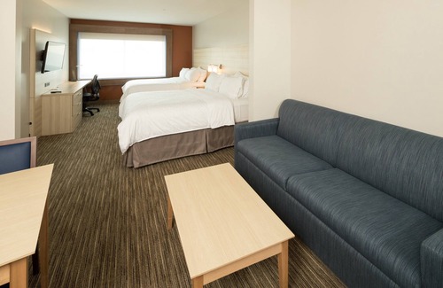 Gaylord Hotel | Holiday Inn Express & Suites Gaylord by IHG