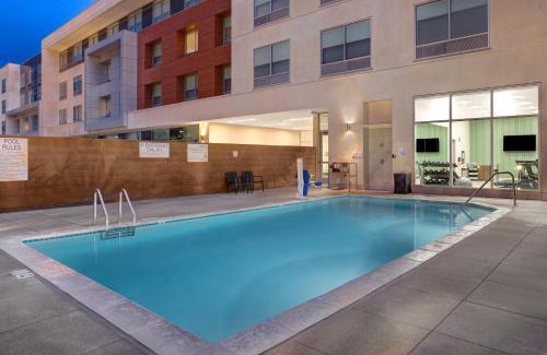 Citrus Grove Hotel | Holiday Inn Express & Suites - Glendale Downtown