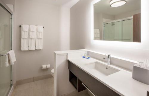 North San Jose Hotel | Holiday Inn Express & Suites - San Jose Airport by IHG