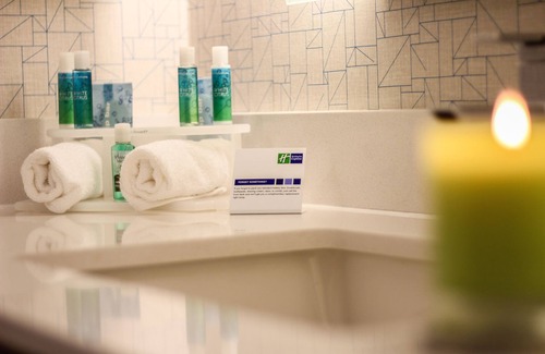 Seybold Hotel | Holiday Inn Express & Suites Miami Airport East by IHG