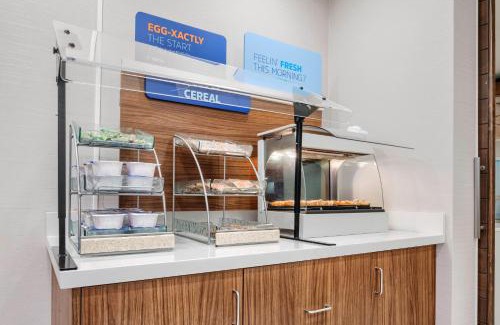 Macon Hotel | Holiday Inn Express & Suites Macon - I-475 by IHG