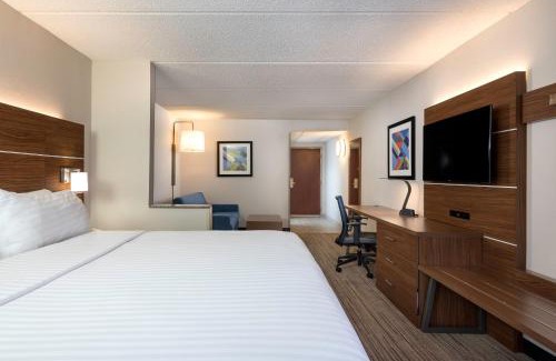 North Belmont Hotel | Holiday Inn Express & Suites Charlotte Arpt-Belmont by IHG