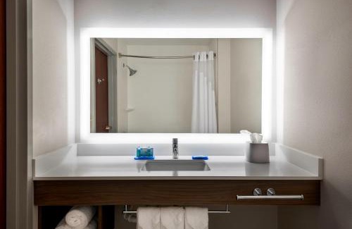 North Belmont Hotel | Holiday Inn Express & Suites Charlotte Arpt-Belmont by IHG