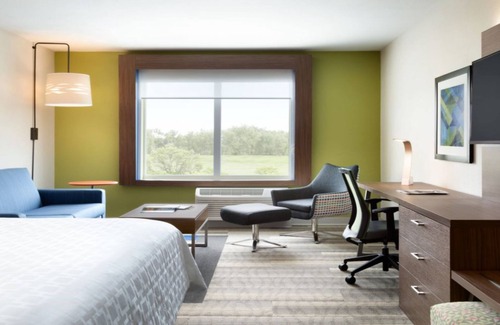 Canton Hotel | Holiday Inn Express & Suites Canton by IHG