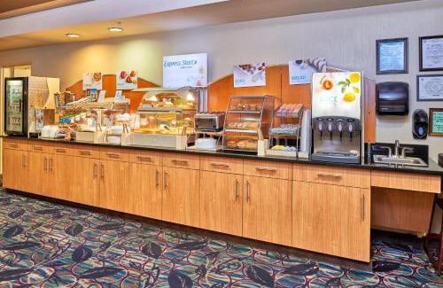 Biggs Field Hotel | Holiday Inn Express & Suites El Paso Airport by IHG