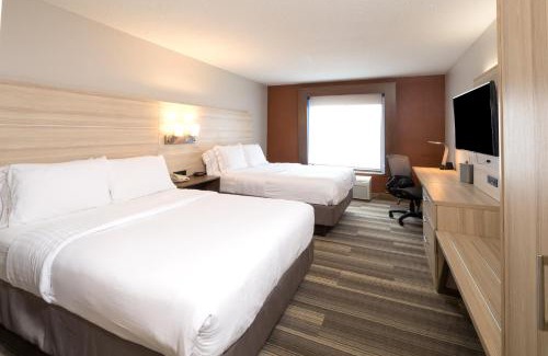 Gaylord Hotel | Holiday Inn Express & Suites - Gaylord by IHG