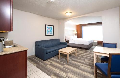 Gaylord Hotel | Holiday Inn Express & Suites - Gaylord by IHG