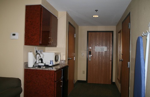 Grenada Hotel | Holiday Inn Express & Suites Grenada by IHG
