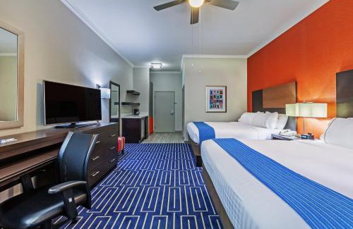 Jacinto City Hotel | Holiday Inn Express & Suites Houston East by IHG