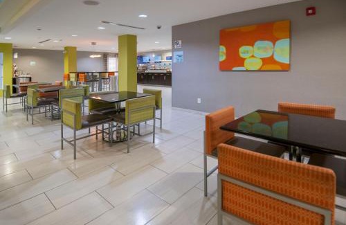 Jackson Hotel | Holiday Inn Express & Suites Jackson Downtown - Coliseum by IHG