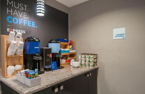 Jackson Hotel | Holiday Inn Express & Suites Jackson Downtown - Coliseum by IHG
