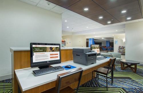 Lebanon Hotel | Holiday Inn Express & Suites Lebanon-Nashville Area by IHG