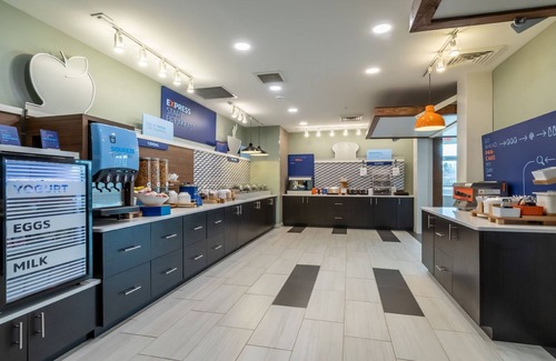 Marion Hotel | Holiday Inn Express & Suites Marion by IHG