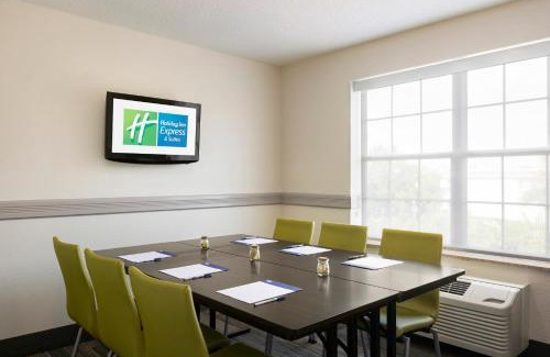 Sarasota Hotel | Holiday Inn Express & Suites Sarasota East by IHG