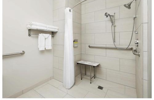 Valdosta Hotel | Holiday Inn Express & Suites - Valdosta by IHG
