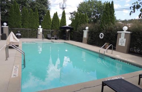 New Castle Hotel | Holiday Inn Express Trussville by IHG