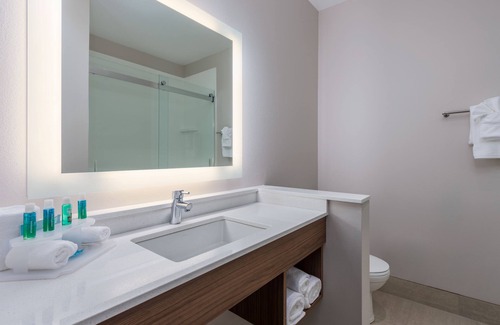 Chesterfield Hotel | Holiday Inn Express & Suites St. Louis - Chesterfield by IHG