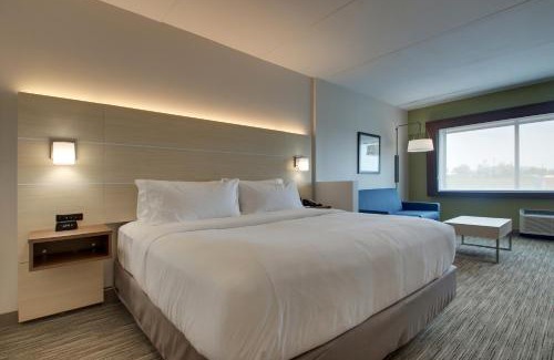 Elizabethtown Hotel | Holiday Inn Express & Suites - Elizabethtown North by IHG