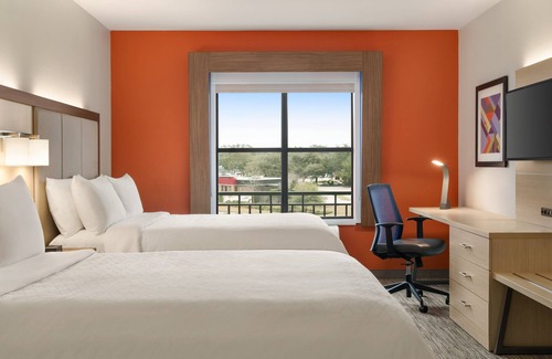 Charleston Hotel | Holiday Inn Express & Suites Mt. Pleasant by IHG