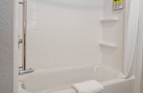 Central Oklahoma City Hotel | Holiday Inn Express & Suites Oklahoma City Airport by IHG
