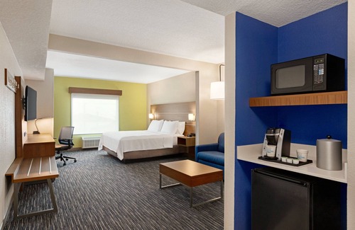 Pembroke Pines Hotel | Holiday Inn Express & Suites Pembroke Pines-Sheridan St by IHG