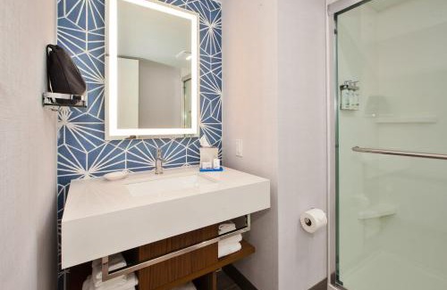 Northeast Virginia Beach Resort | Holiday Inn Express & Suites VA Beach Oceanfront by IHG