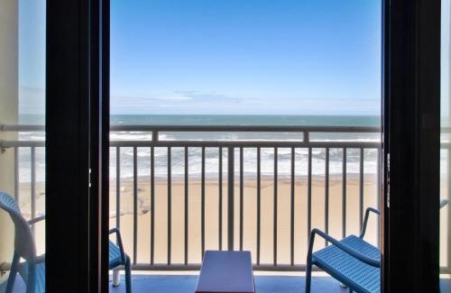 Northeast Virginia Beach Resort | Holiday Inn Express & Suites VA Beach Oceanfront by IHG