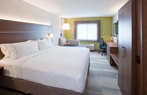 Woodland Hills Hotel | Holiday Inn Express Hotel & Suites Woodland Hills by IHG