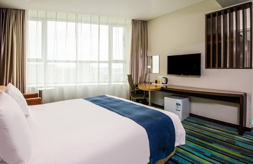 Weihai Hotel | Holiday Inn Express Weihai Hi-Tech Zone by IHG