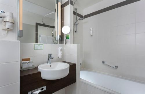 Neu-Isenburg Hotel | Holiday Inn Frankfurt Airport - Neu-Isenburg by IHG