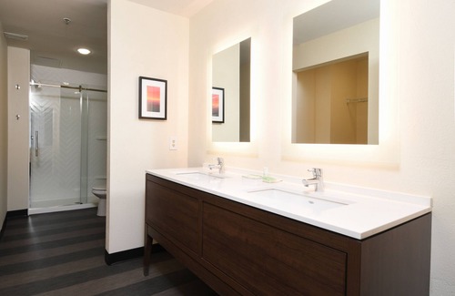 Fredericksburg Hotel | Holiday Inn Fredericksburg Conference Ctr by IHG