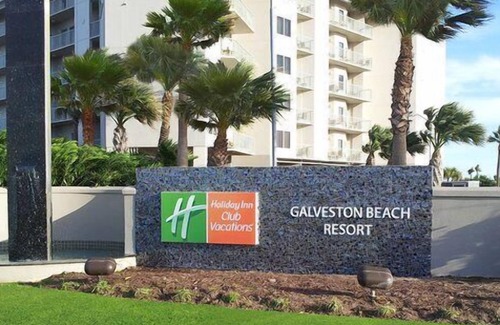 Beachside Village House | Holiday Inn Galveston Beach Resort -1BD Sleeps 4