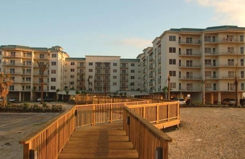 Beachside Village House | Holiday Inn Galveston Beach Resort -1BD Sleeps 4