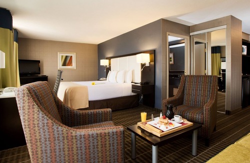 Mississauga Hotel | Holiday Inn Hotel & Suites Mississauga by IHG