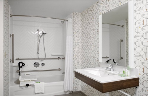 Peabody Hotel | Holiday Inn Hotel & Suites Boston - Peabody by IHG
