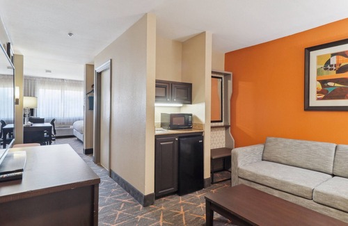 Slidell Hotel | Holiday Inn Hotel & Suites Slidell by IHG