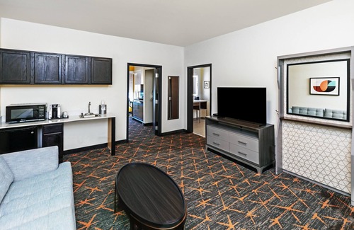 South Tulsa Hotel | Holiday Inn Hotel & Suites Tulsa South by IHG