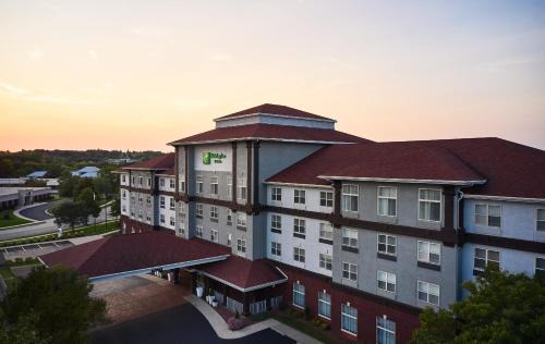 Madison Hotel | Holiday Inn Hotel & Suites Madison West - Middleton by IHG